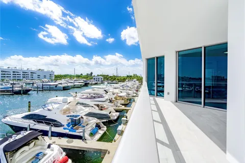 17301 Biscayne Blvd # 207, North Miami Beach FL 33160