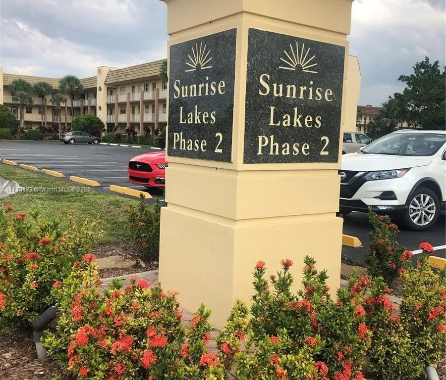 8460 Sunrise Lakes Blvd # 208, Sunrise FL 33322