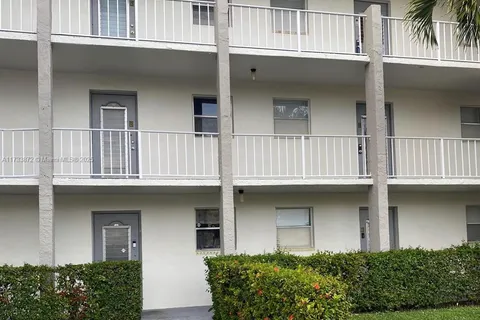 8460 Sunrise Lakes Blvd # 208, Sunrise FL 33322