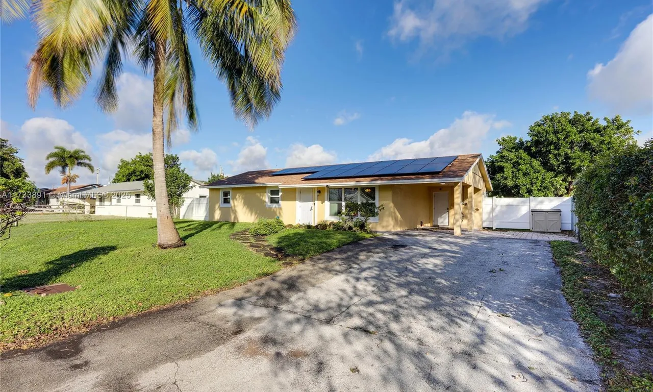 3431 Sapphire Rd, Lake Worth FL 33462