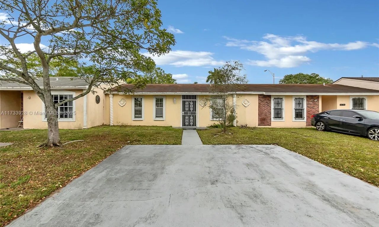 20405 NW 27th Ct # 20405, Miami Gardens FL 33056