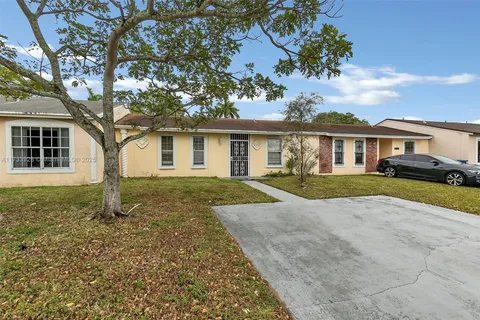 20405 NW 27th Ct # 20405, Miami Gardens FL 33056