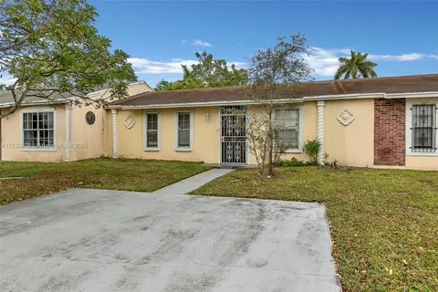 20405 NW 27th Ct # 20405, Miami Gardens FL 33056