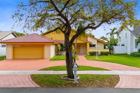 14549 Glencairn Rd, Miami Lakes FL 33016