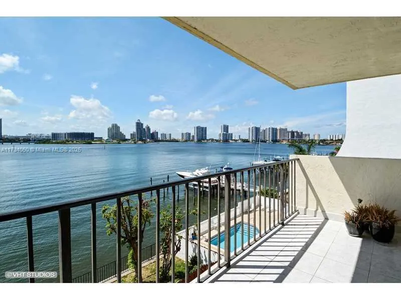 17878 N BAY RD # 307, Sunny Isles Beach FL 33160