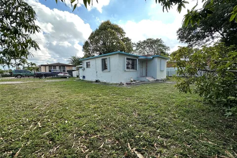 5987 Palm Ave, Hialeah FL 33012