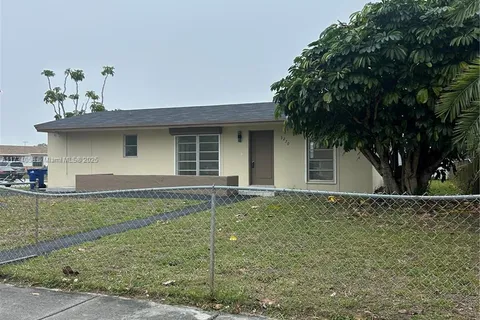 3270 NW 196th Ln, Miami Gardens FL 33056