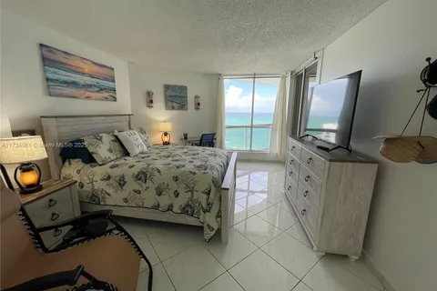 6767 Collins Ave # 2105, Miami Beach FL 33141