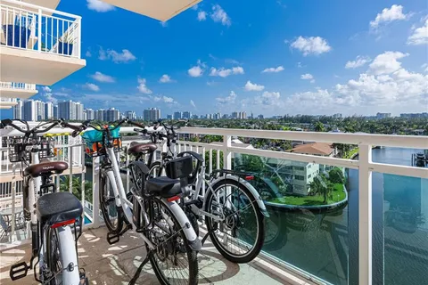 437 Golden Isles Dr # 8D, Hallandale Beach FL 33009