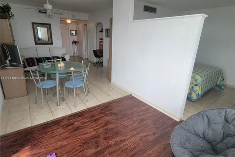 2899 Collins # 1114, Miami Beach FL 33140