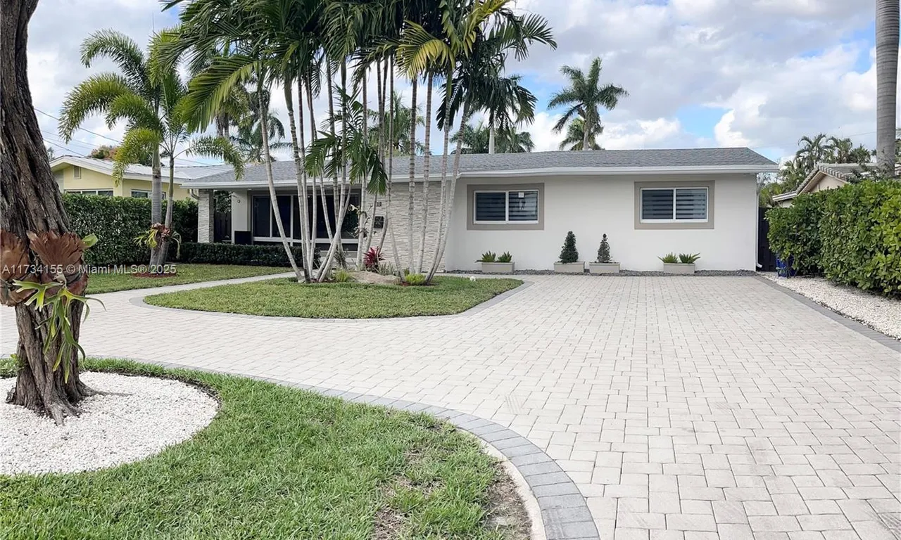 1031 N Northlake Dr, Hollywood FL 33019