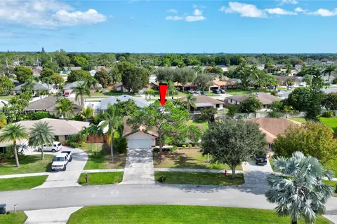 7394 Hazelwood Cir, Lake Worth FL 33467