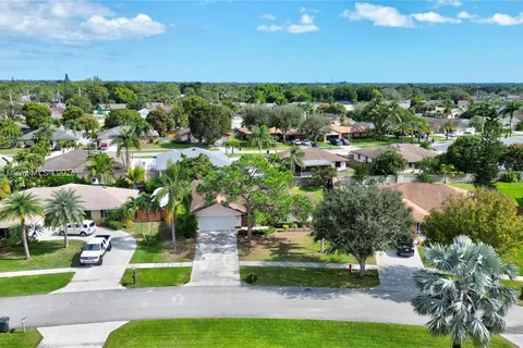 7394 Hazelwood Cir, Lake Worth FL 33467