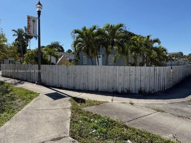 3700 SW 56 TH AVE, West Park FL 33023