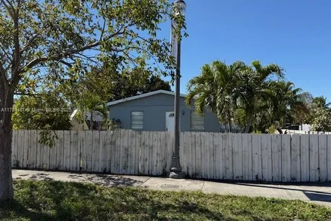 3700 SW 56 TH AVE, West Park FL 33023