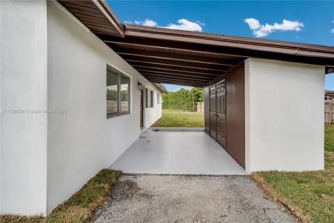 8831 SW 43rd St, Miami FL 33165