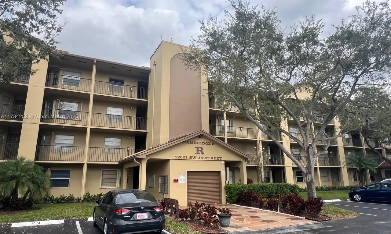 12501 SW 14th St # 313R, Pembroke Pines FL 33027