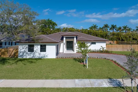 8221 SW 193rd Ter, Cutler Bay FL 33157