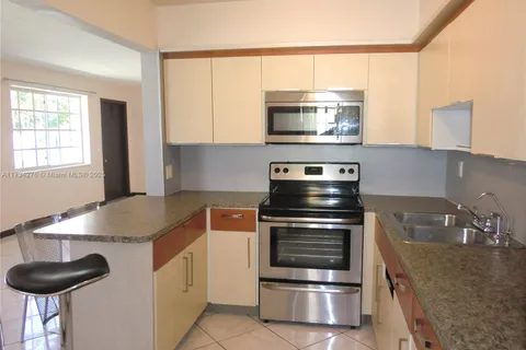 726 SW 5 Ct, Hallandale Beach FL 33009