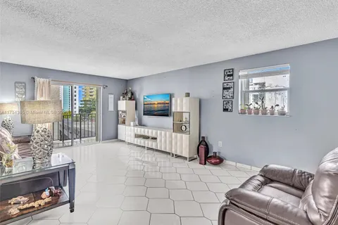 1236 Alton Rd # 404, Miami Beach FL 33139