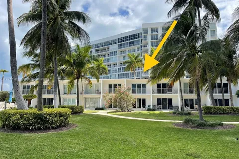 881 Ocean Dr, Key Biscayne FL 33149