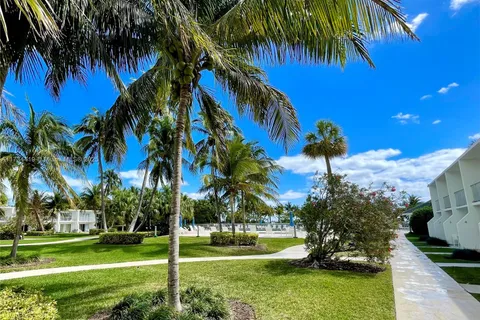 881 Ocean Dr, Key Biscayne FL 33149