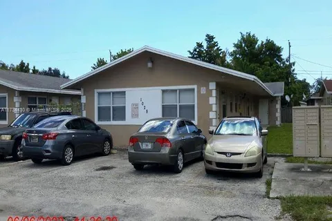 1028 NW 3rd Ave, Fort Lauderdale FL 33311