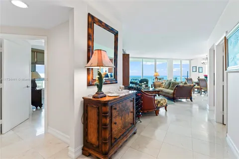 6365 Collins Ave # 1901, Miami Beach FL 33141