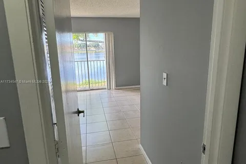 8600 N Sherman Cir # 204, Miramar FL 33025