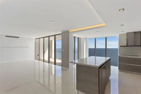 881 Ocean Dr # 18F, Key Biscayne FL 33149