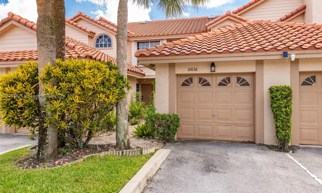 10836 Cypress Glen Dr, Coral Springs FL 33071