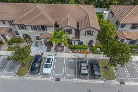 10629 W 32nd Ln, Hialeah FL 33018