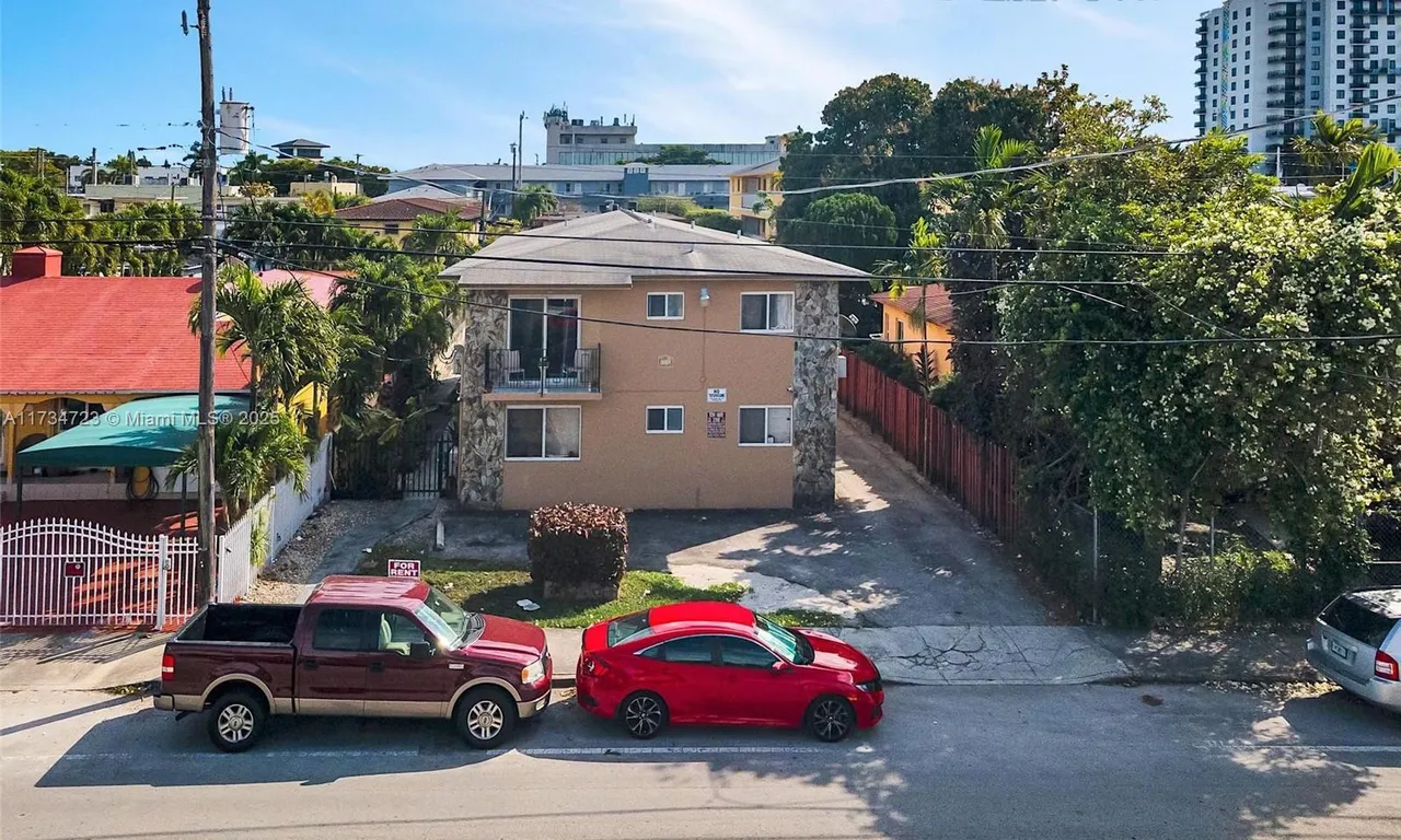 1836 SW 6th St, Miami FL 33135