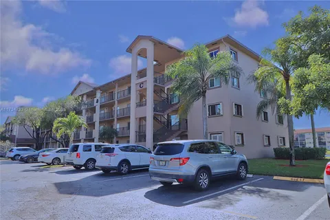 13800 SW 14th St # 111C, Pembroke Pines FL 33027