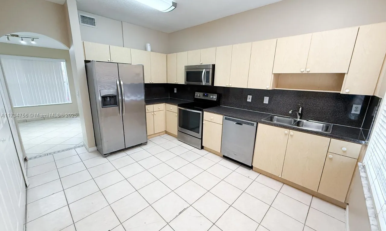 8531 NW 139th # 1405, Miami Lakes FL 33016