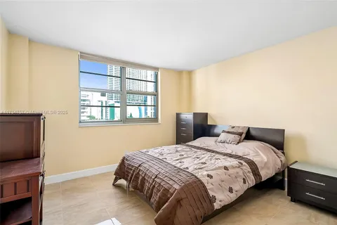 1849 S Ocean Dr # 711, Hallandale Beach FL 33009