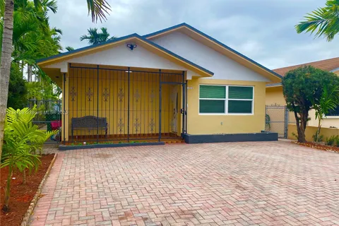 1350 W 39th Pl, Hialeah FL 33012