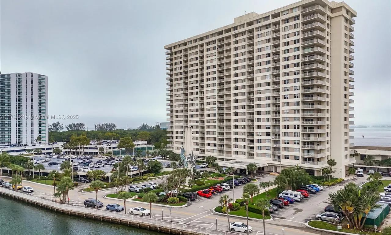 300 Bayview Dr # 903, Sunny Isles Beach FL 33160