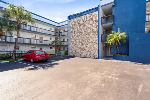 3200 Holiday Springs Blvd # 305, Margate FL 33063