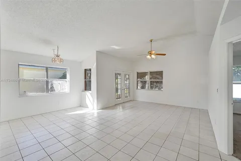 2907 Quail Run Ln, Davie FL 33328