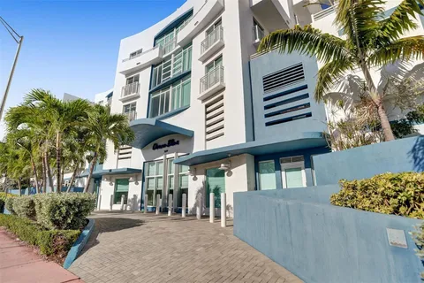 7600 Collins Ave # 913, Miami Beach FL 33141