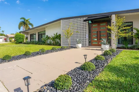 521 N Highland Dr, Hollywood FL 33021