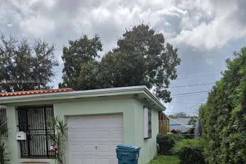 4060 SW 6th St, Miami FL 33134