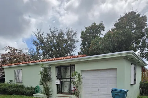 4060 SW 6th St, Miami FL 33134