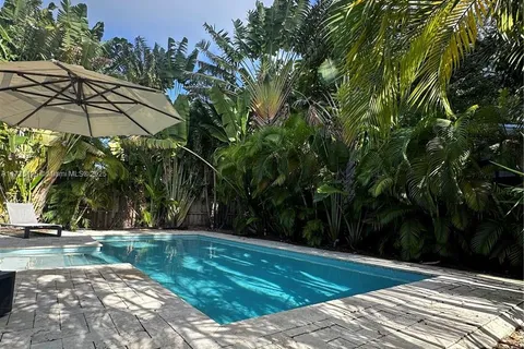 1320 Marseille Dr # 1320, Miami Beach FL 33141
