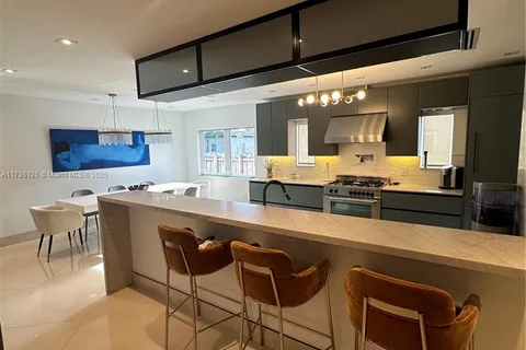 1320 Marseille Dr # 1320, Miami Beach FL 33141