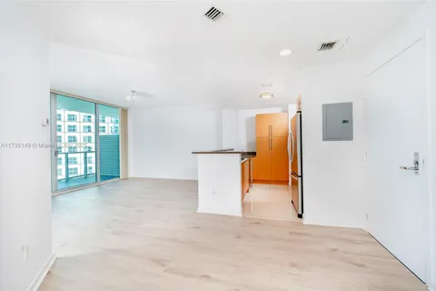 300 S Biscayne Blvd # 1905, Miami FL 33131