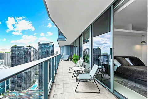 1000 Brickell Plz # 4506, Miami FL 33131