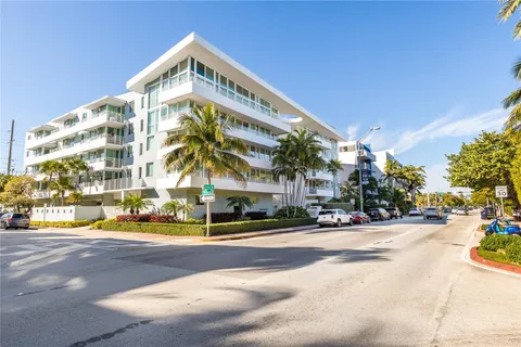 7800 Collins Ave # 302, Miami Beach FL 33141