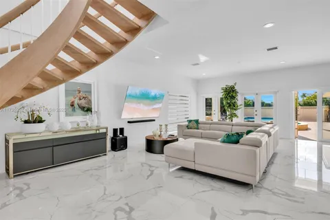 1700 Cleveland Rd, Miami Beach FL 33141